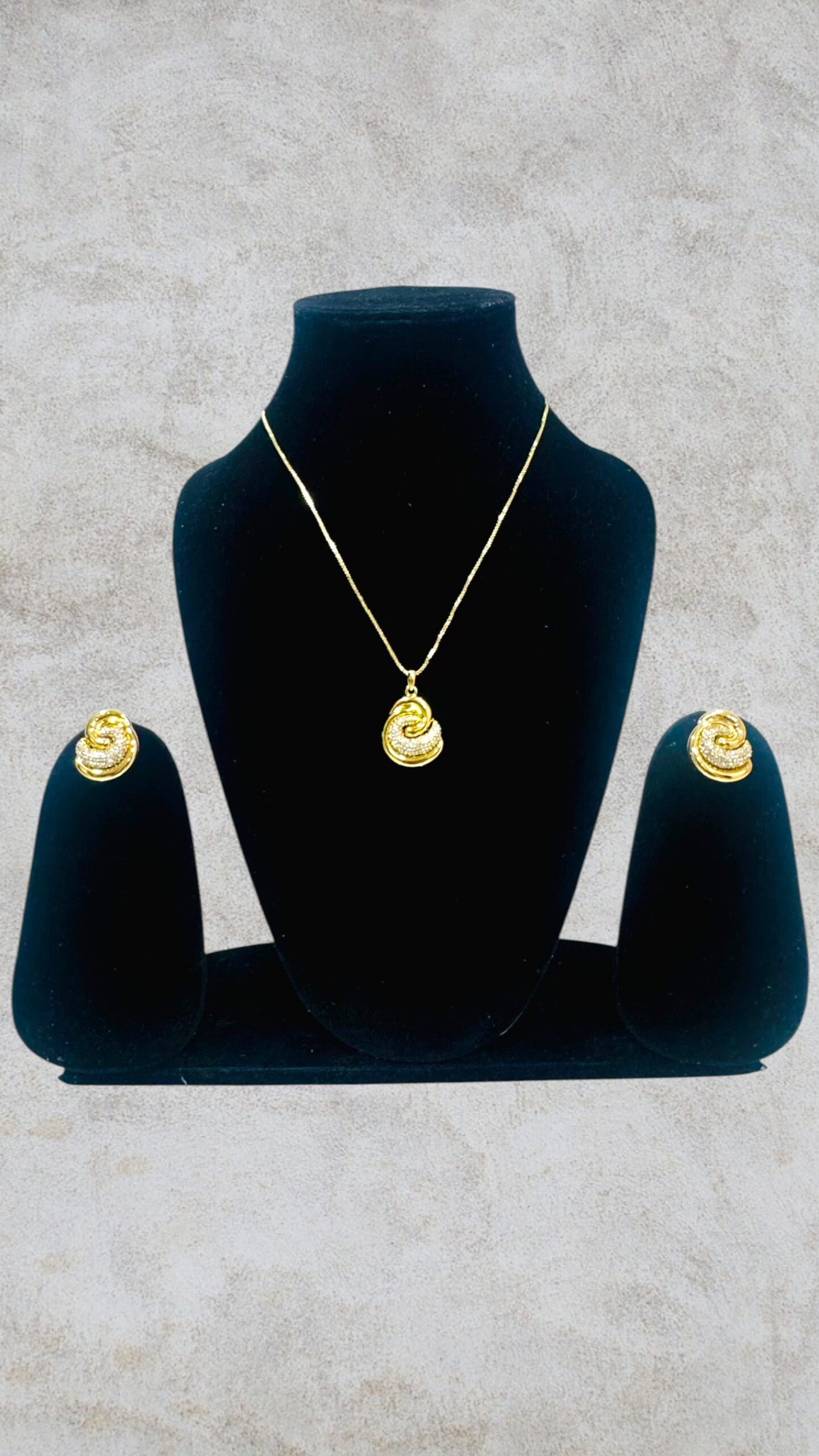 121-Photoroom-Photoroom